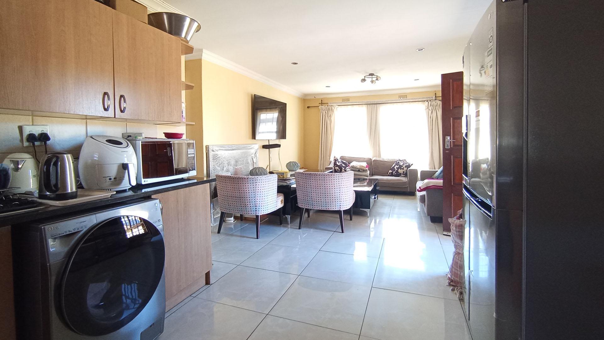 Kitchen - 10 square meters of property in Clayville
