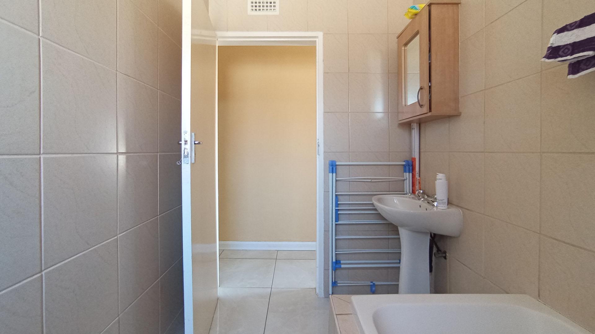 Bathroom 1 - 5 square meters of property in Clayville