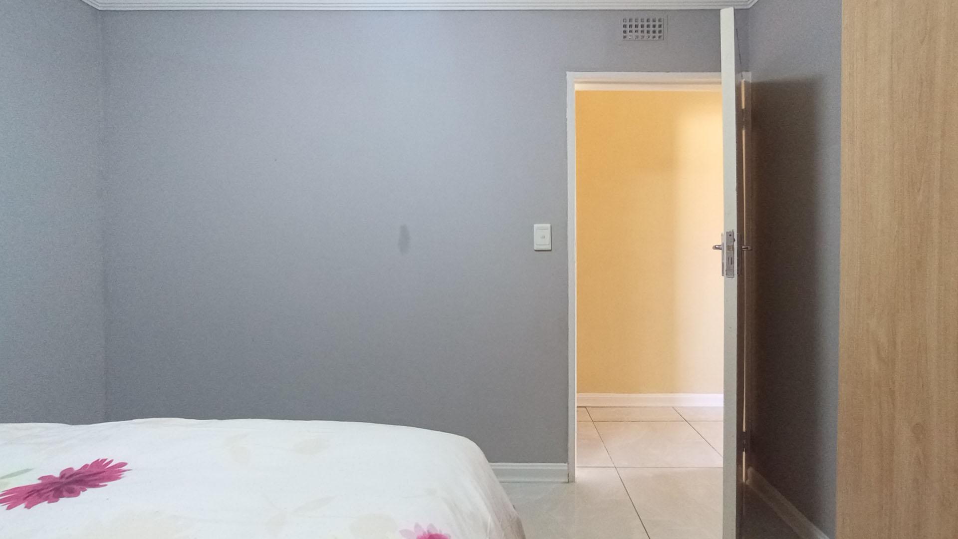 Bed Room 1 - 10 square meters of property in Clayville