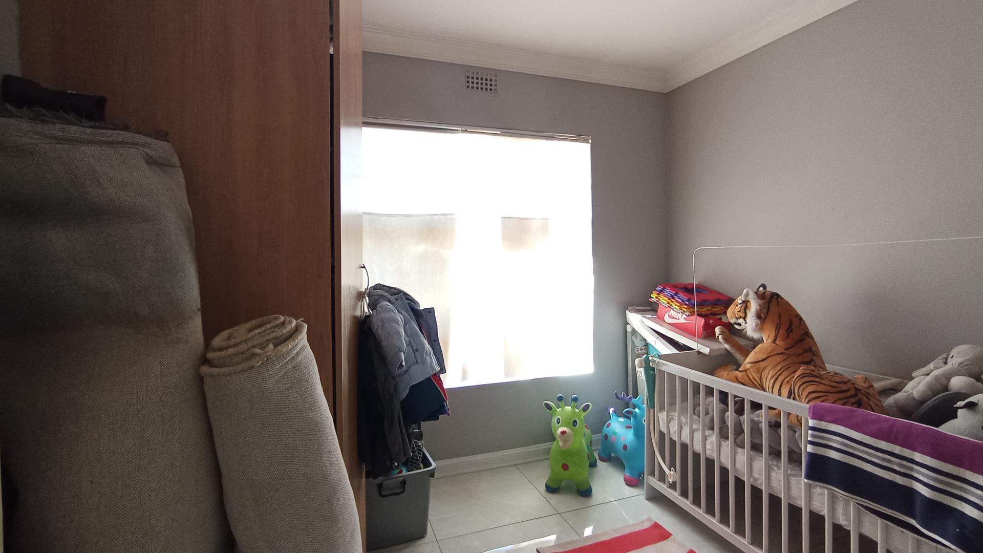 Bed Room 2 - 8 square meters of property in Clayville