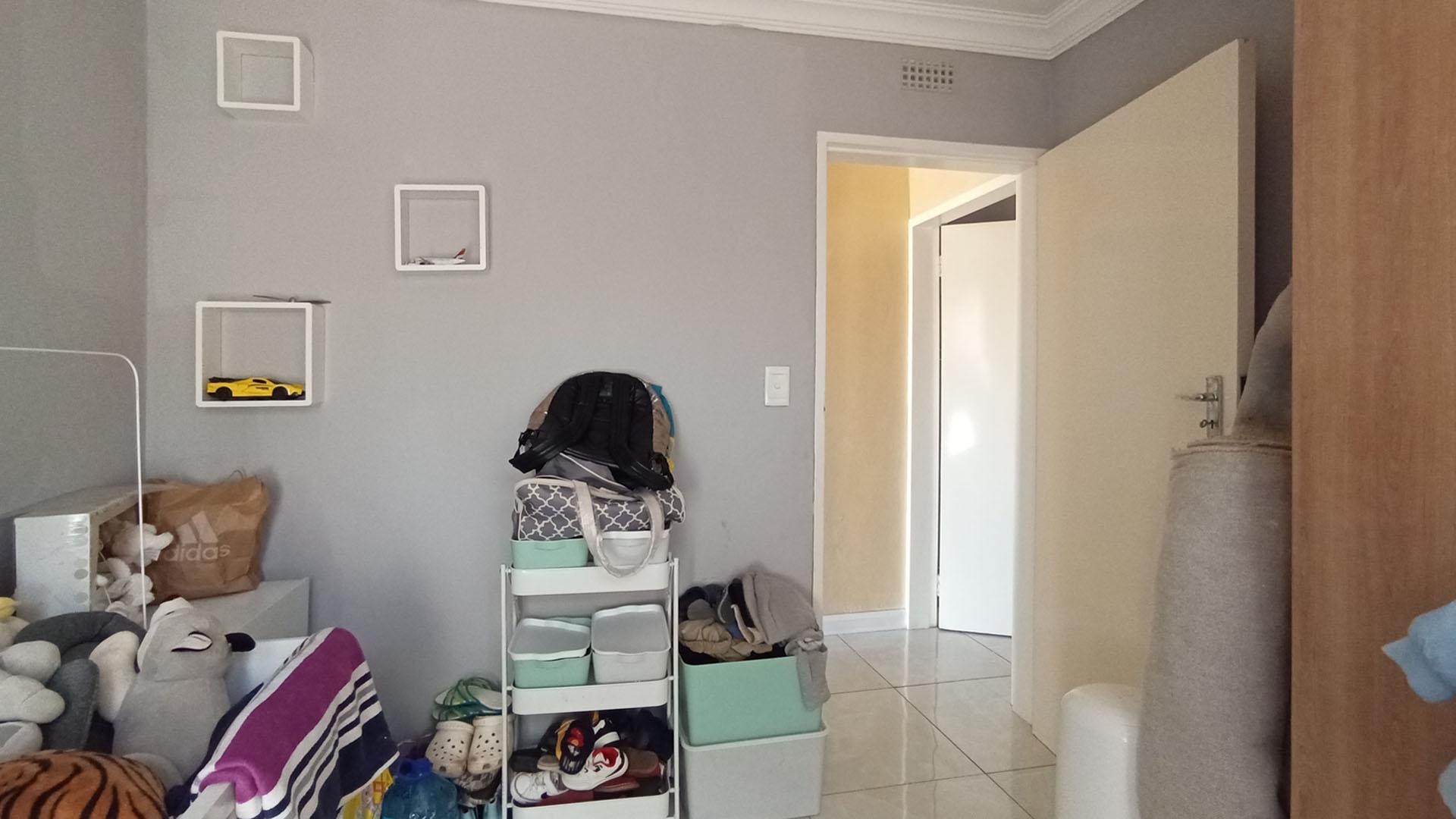 Bed Room 2 - 8 square meters of property in Clayville