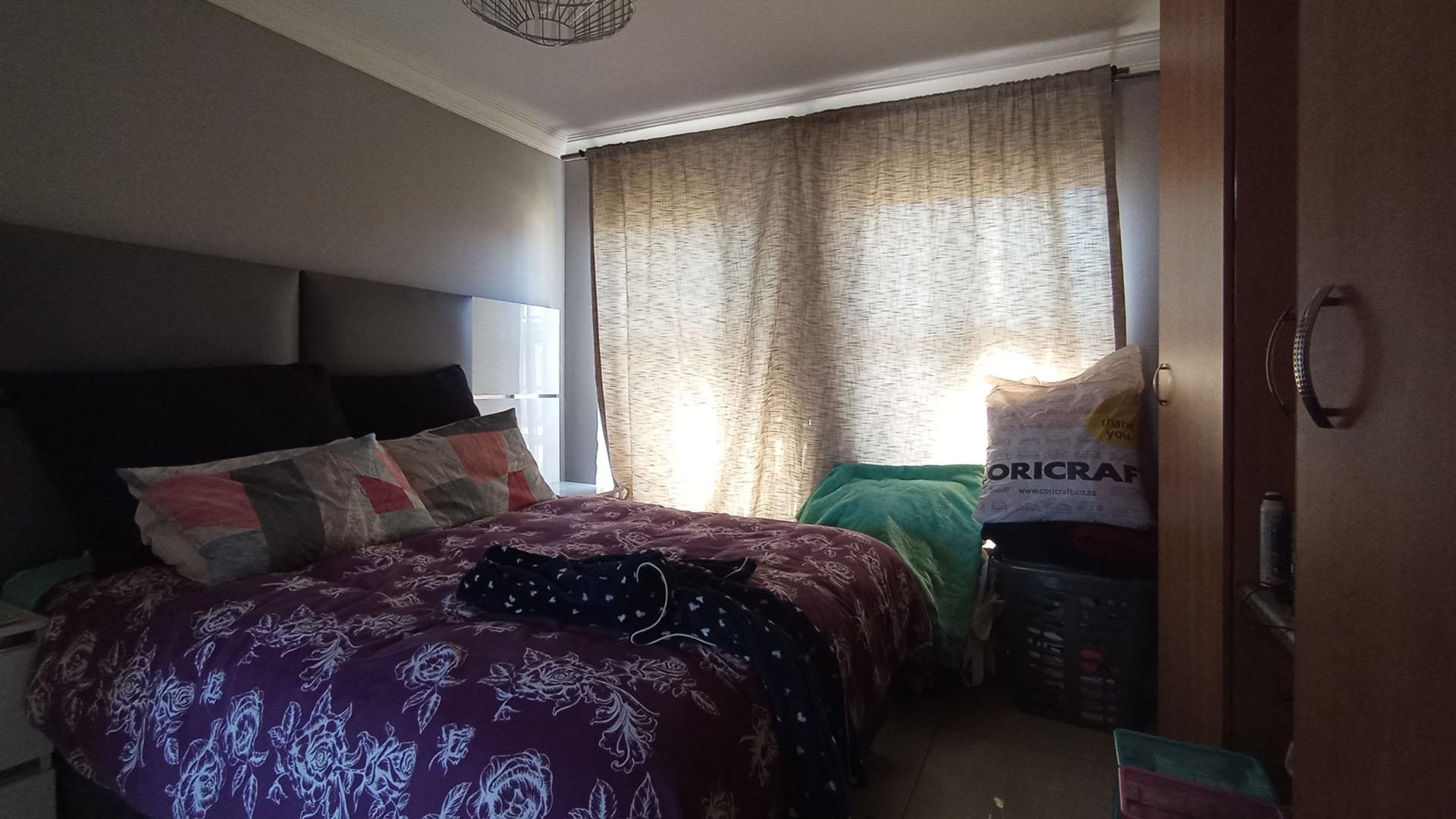 Main Bedroom - 13 square meters of property in Clayville