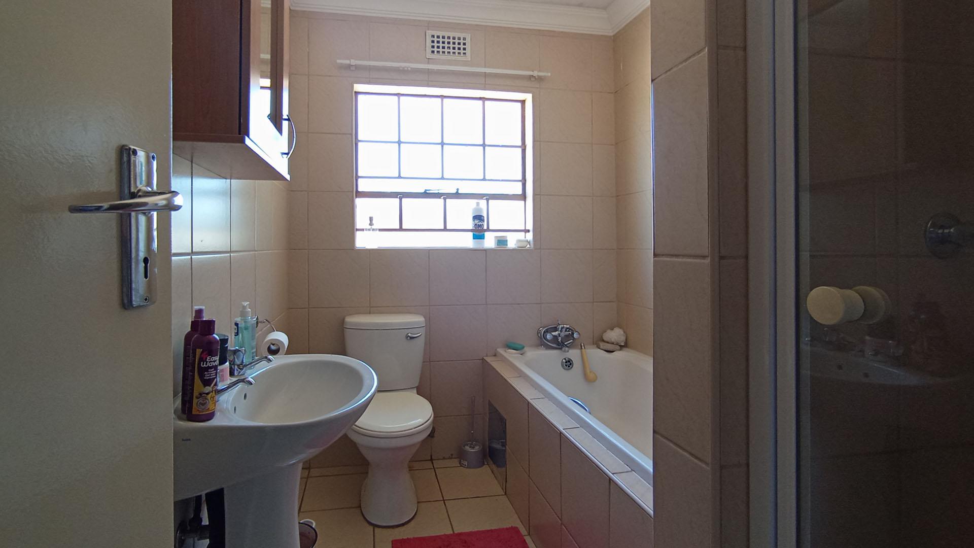Main Bathroom - 6 square meters of property in Clayville