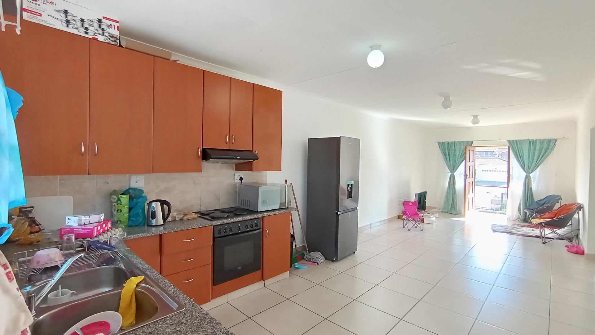 Kitchen - 11 square meters of property in Shulton Park