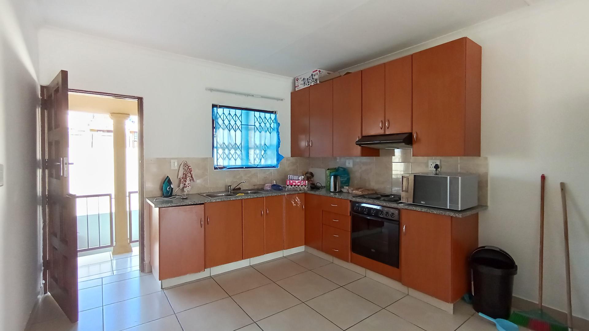 Kitchen - 11 square meters of property in Shulton Park