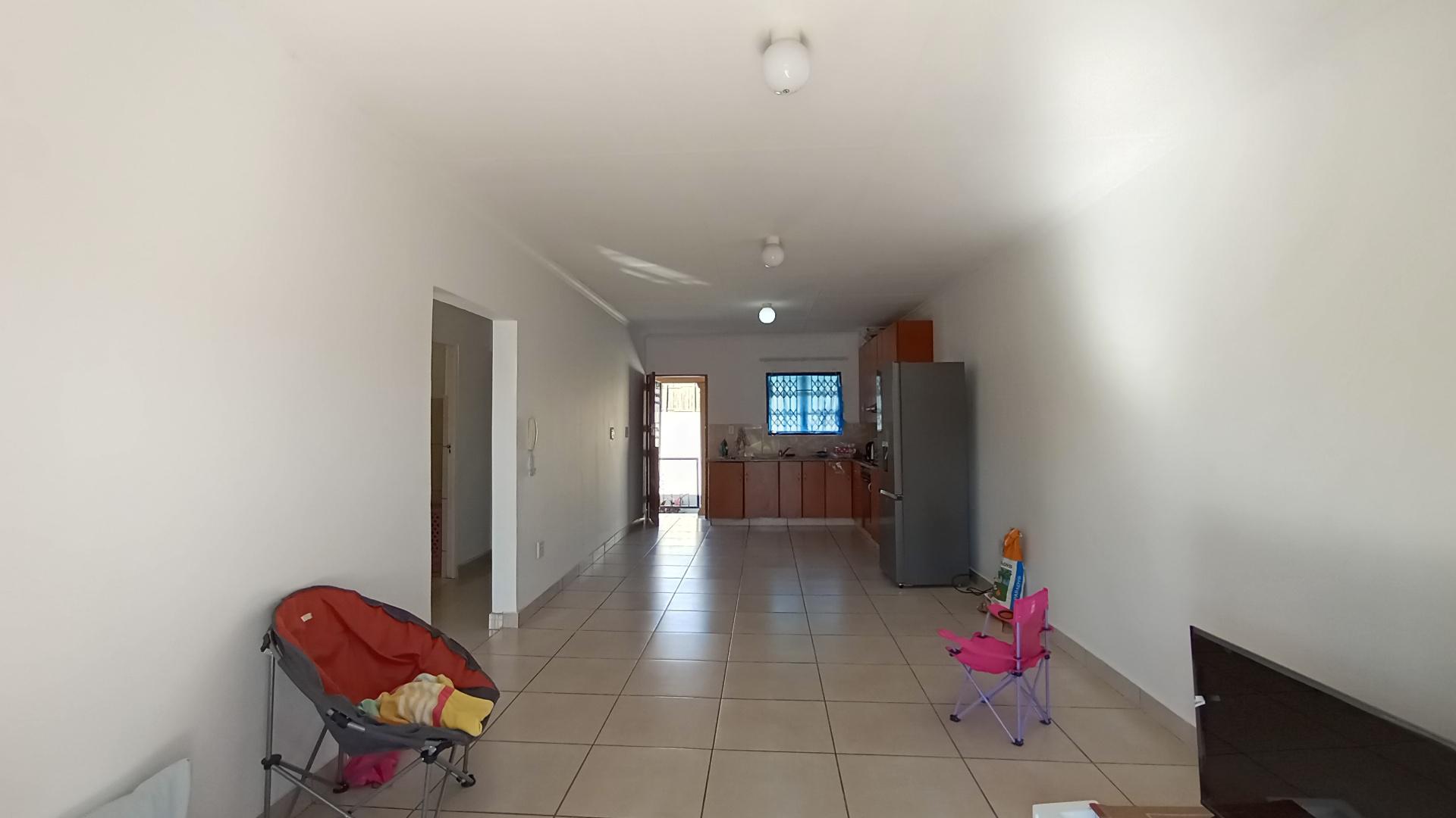 Lounges - 29 square meters of property in Shulton Park