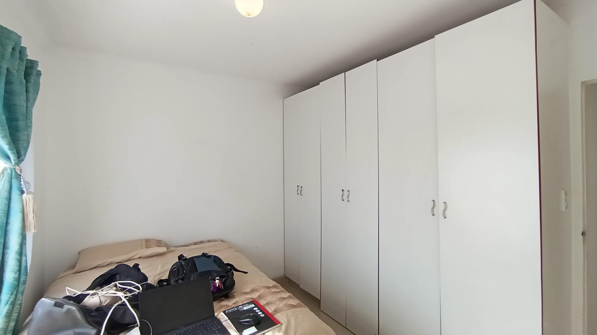 Main Bedroom - 12 square meters of property in Shulton Park