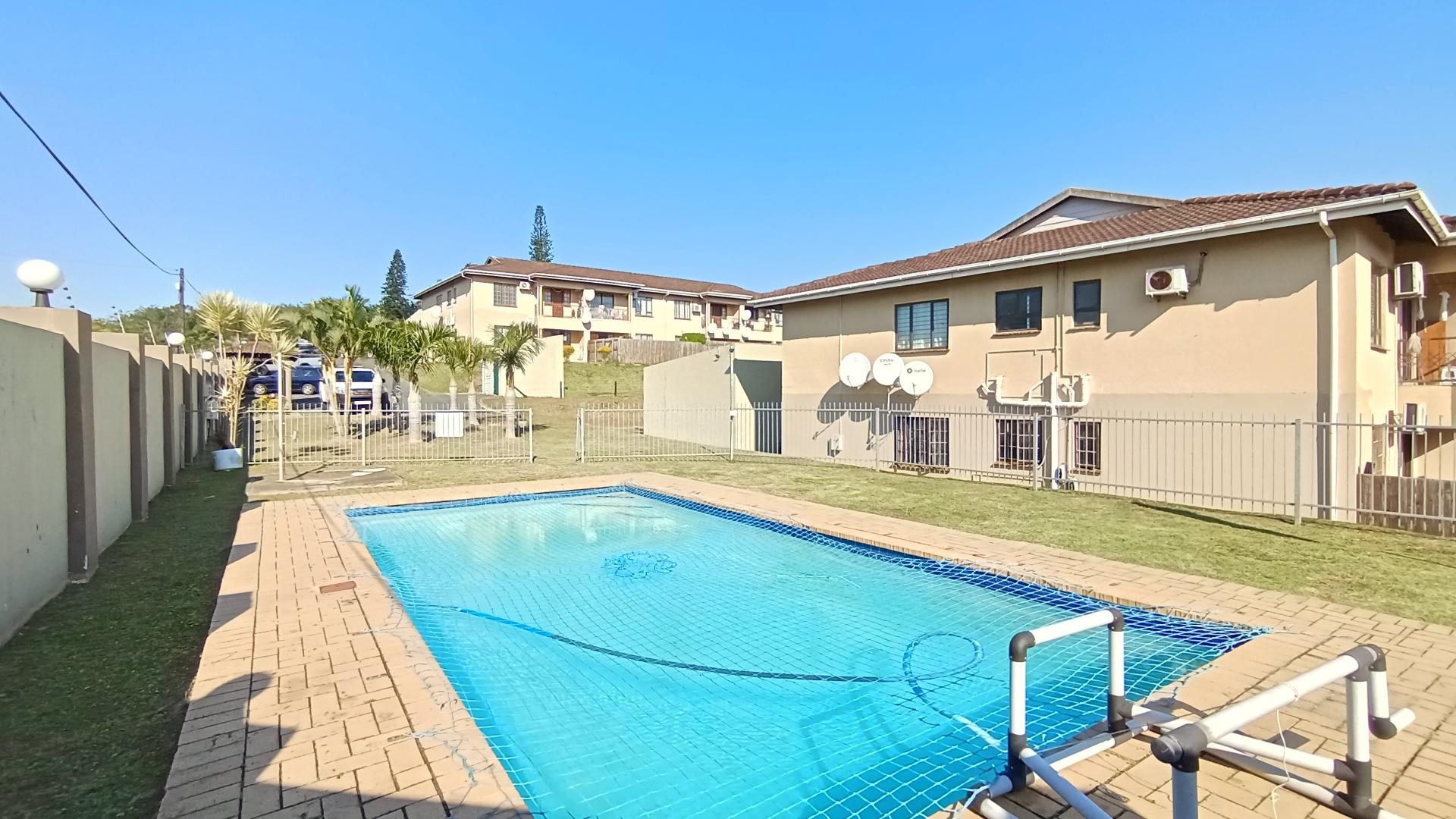 Swimming Pool of property in Shulton Park