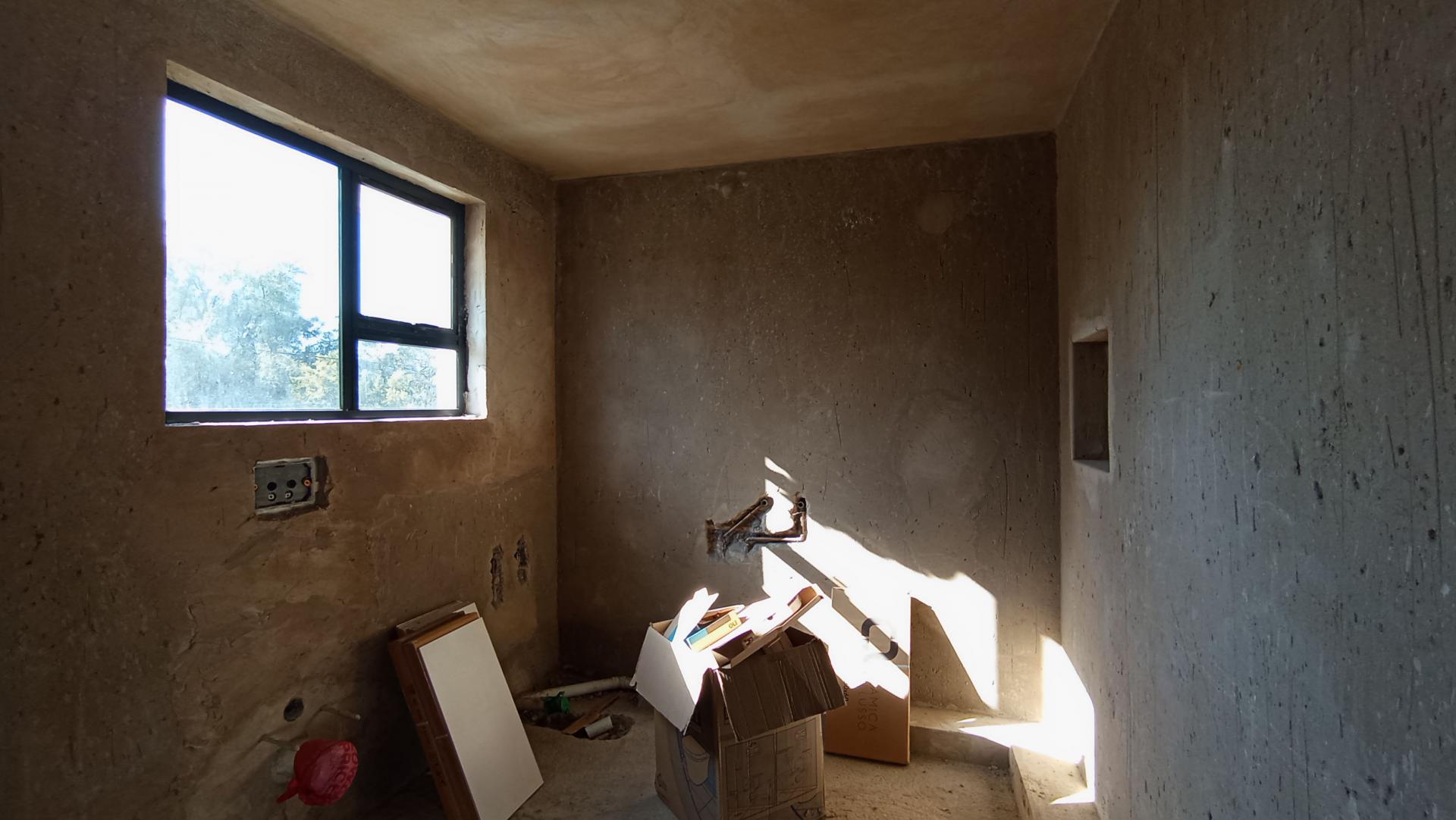 Main Bathroom - 5 square meters of property in Strubensvallei