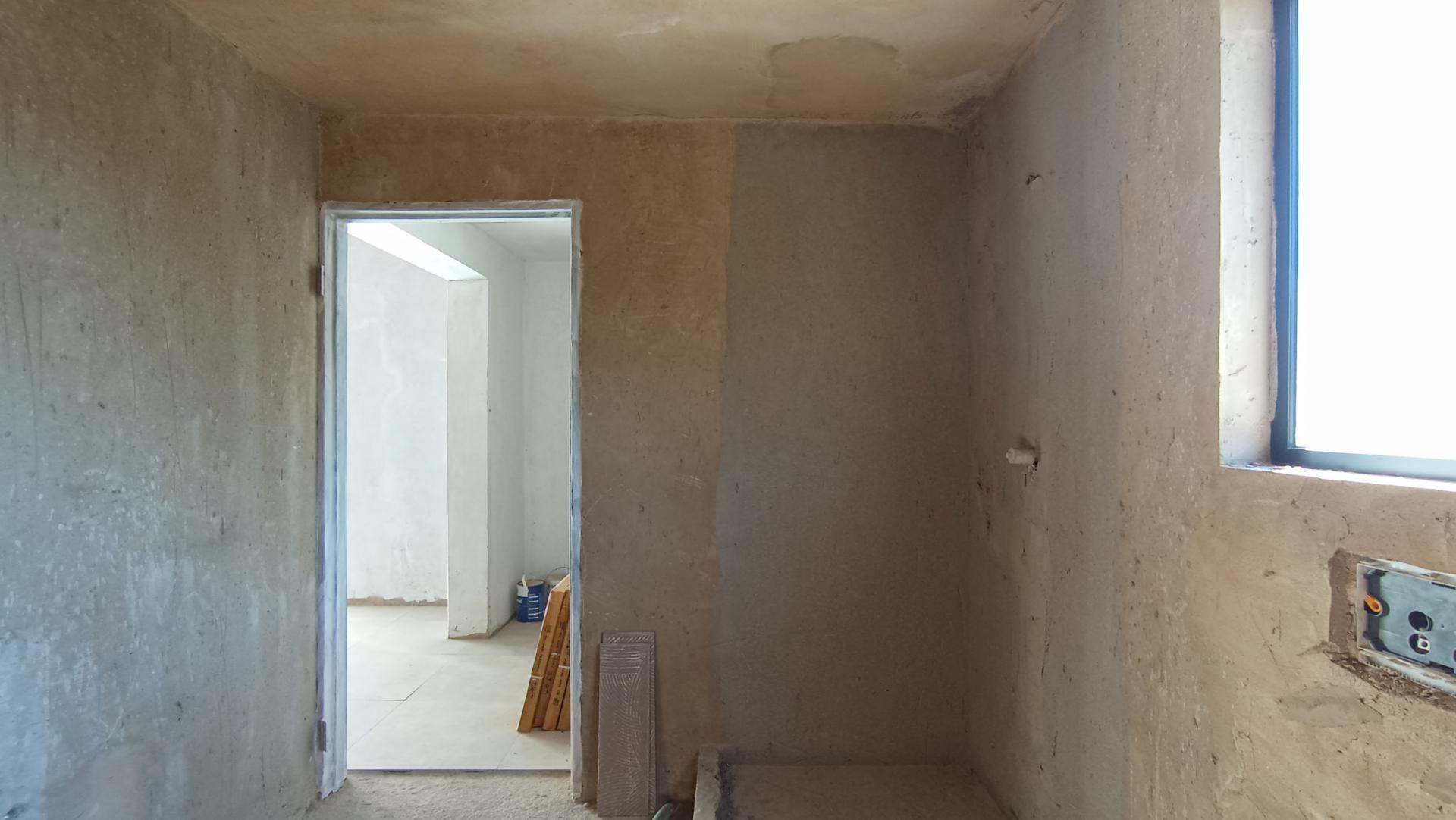 Main Bathroom - 5 square meters of property in Strubensvallei