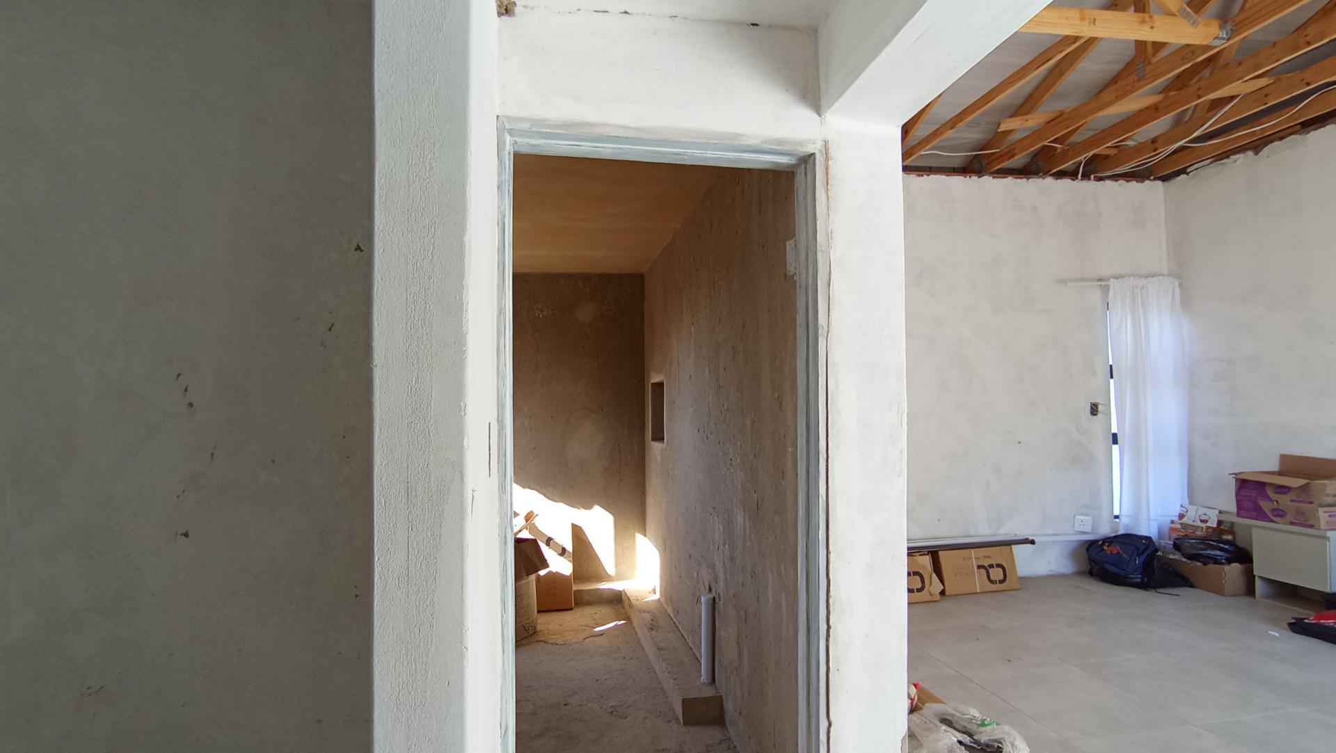 Main Bedroom - 21 square meters of property in Strubensvallei