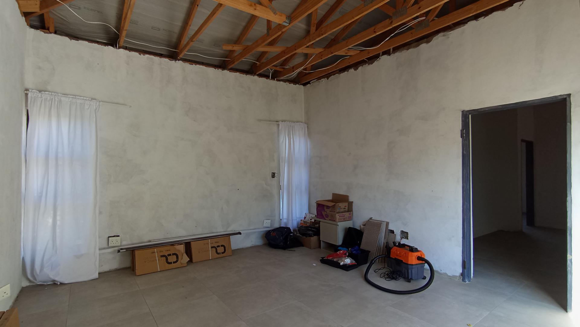 Main Bedroom - 21 square meters of property in Strubensvallei