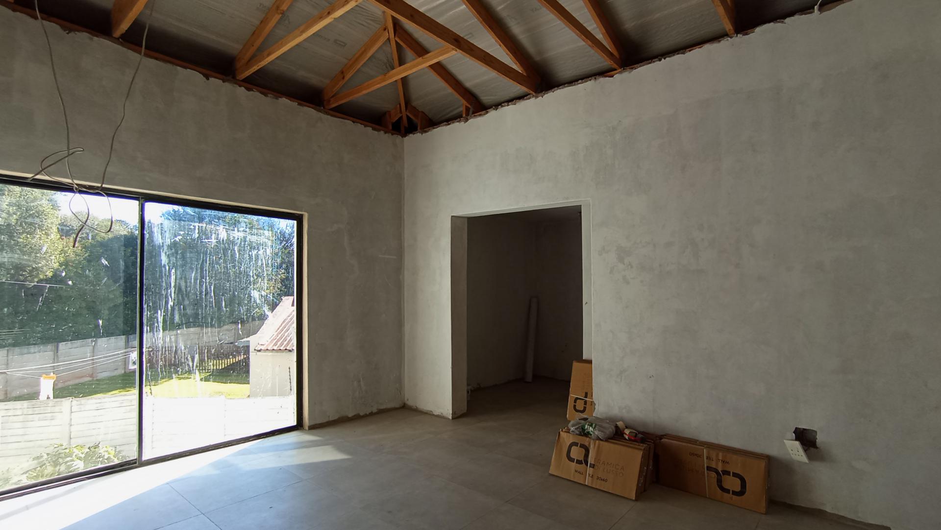 Main Bedroom - 21 square meters of property in Strubensvallei