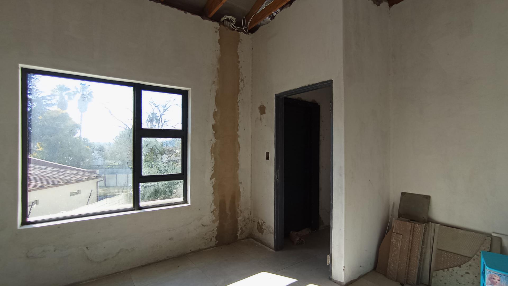 Bed Room 3 - 10 square meters of property in Strubensvallei