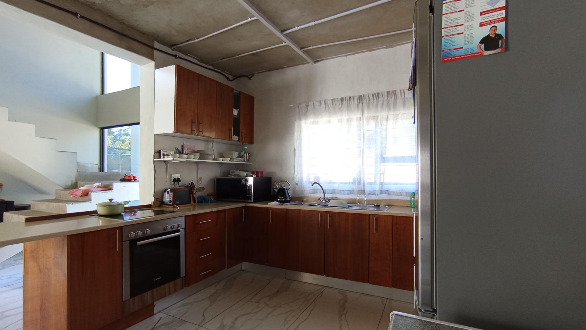 Kitchen - 13 square meters of property in Strubensvallei
