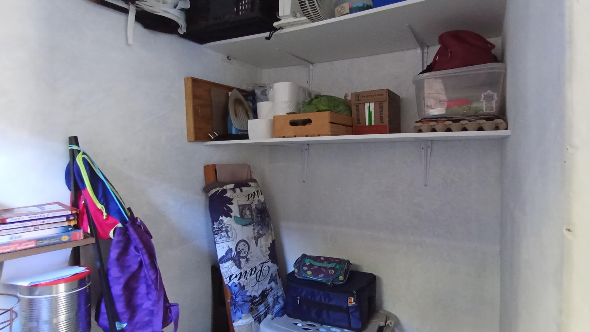 Spaces - 55 square meters of property in Strubensvallei