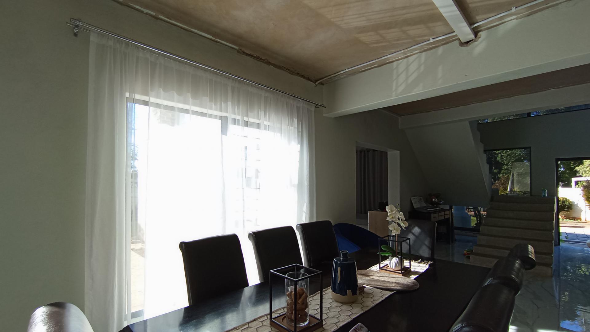 Dining Room - 14 square meters of property in Strubensvallei