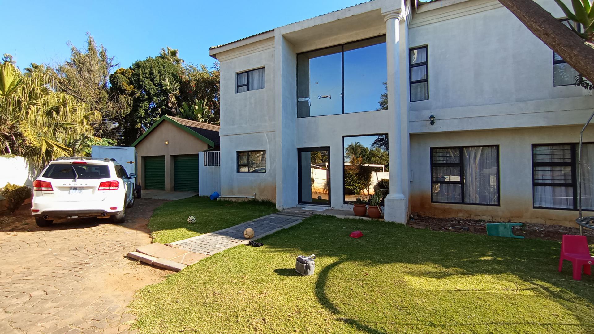 Front View of property in Strubensvallei