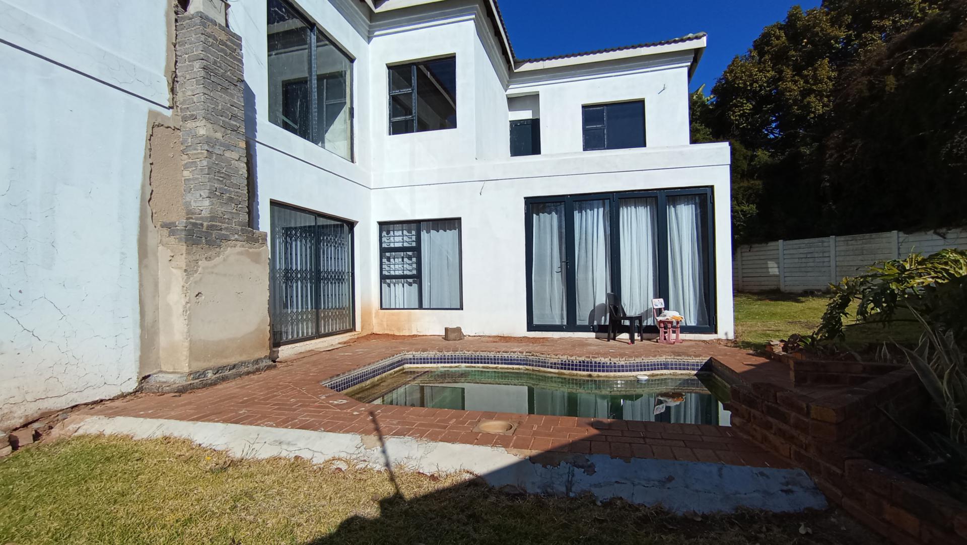 Backyard of property in Strubensvallei