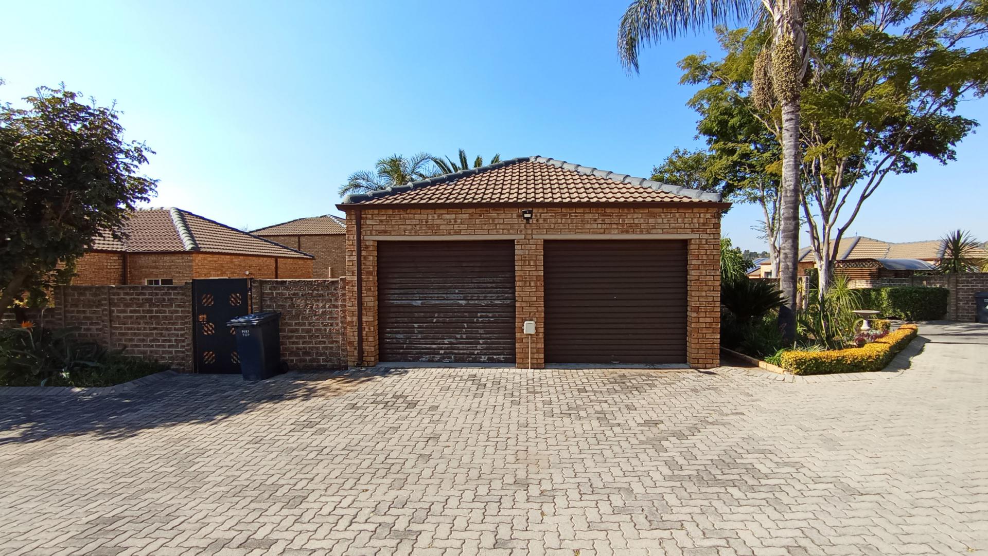 Front View of property in Honeydew Manor