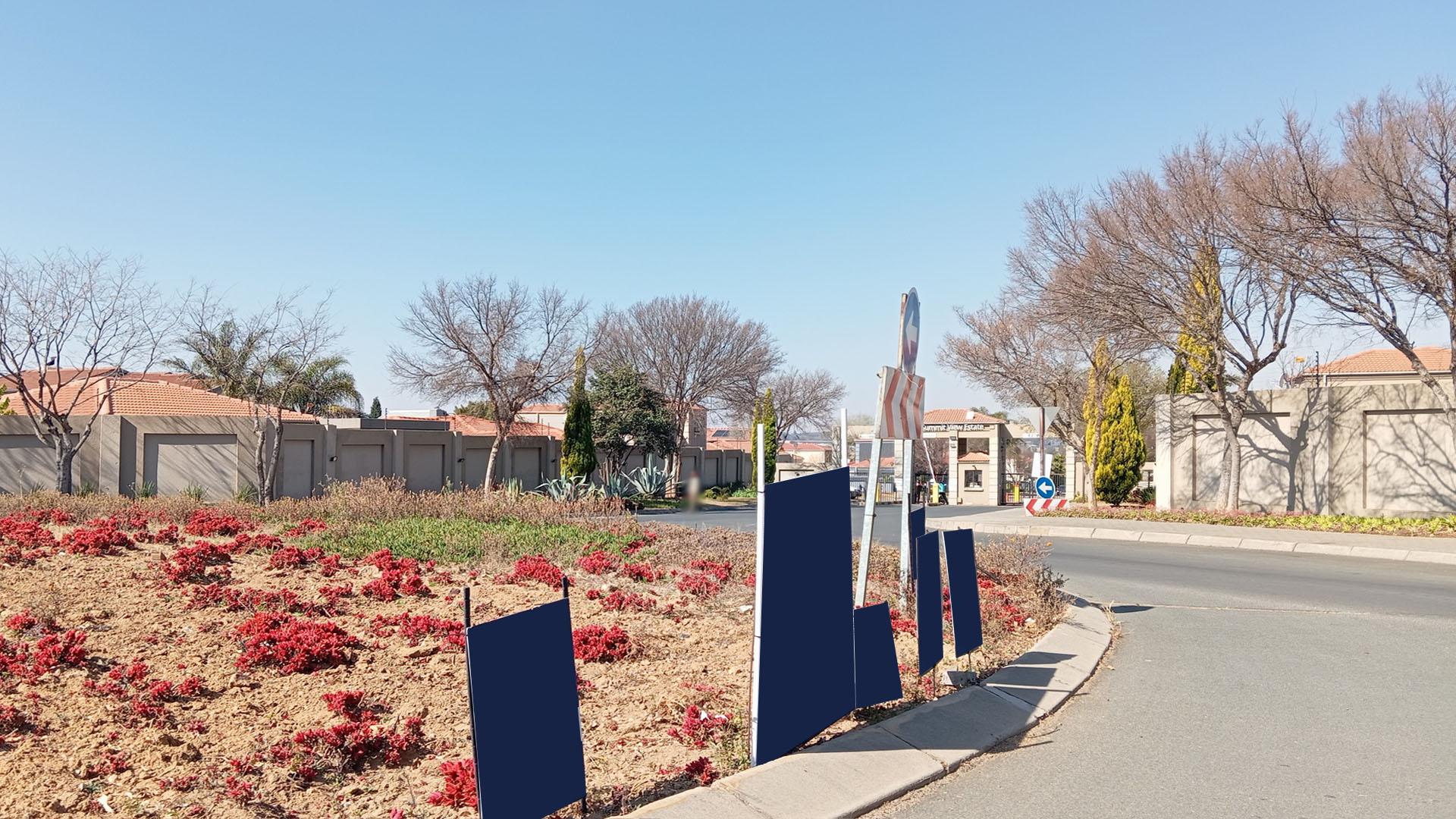 Front View of property in Blue Hills