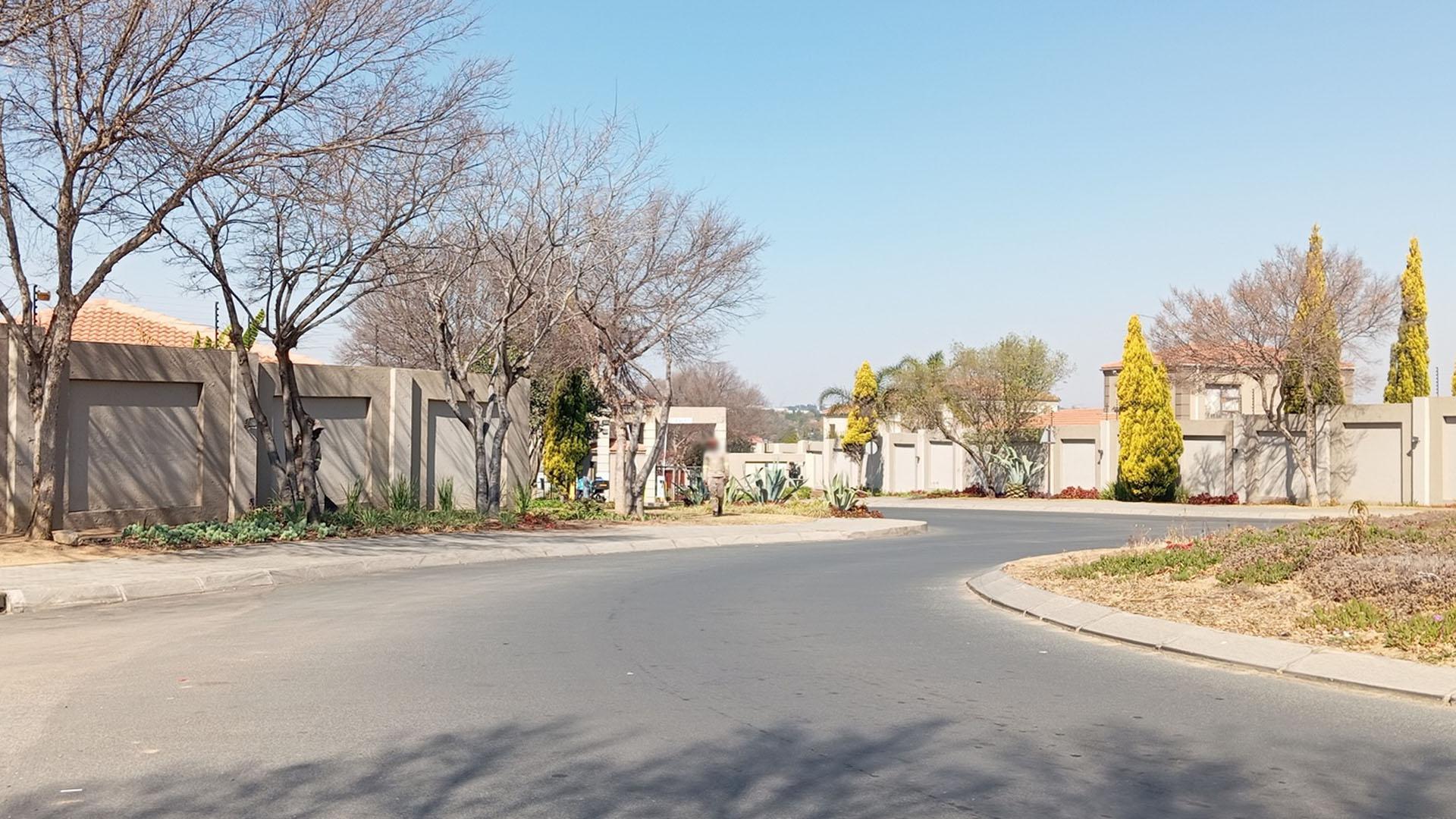 Front View of property in Blue Hills