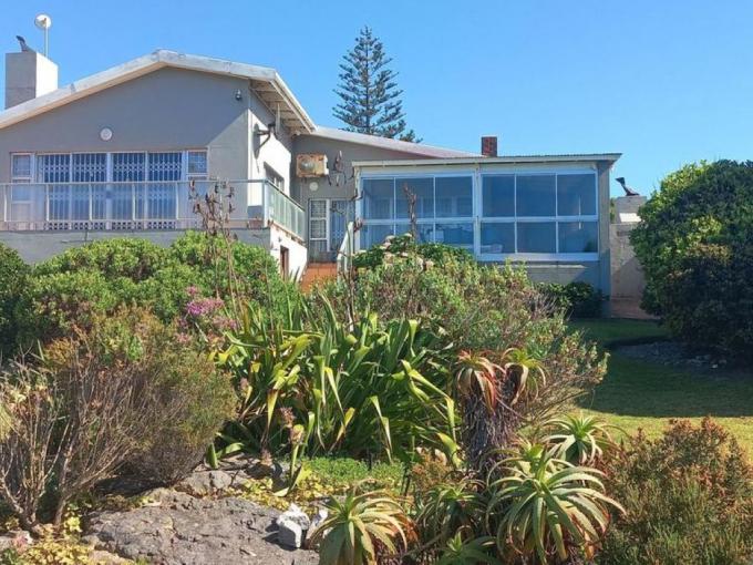 4 Bedroom House for Sale For Sale in Hermanus - MR683611