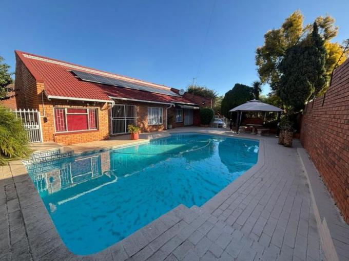 3 Bedroom House for Sale For Sale in Bergbron - MR683626