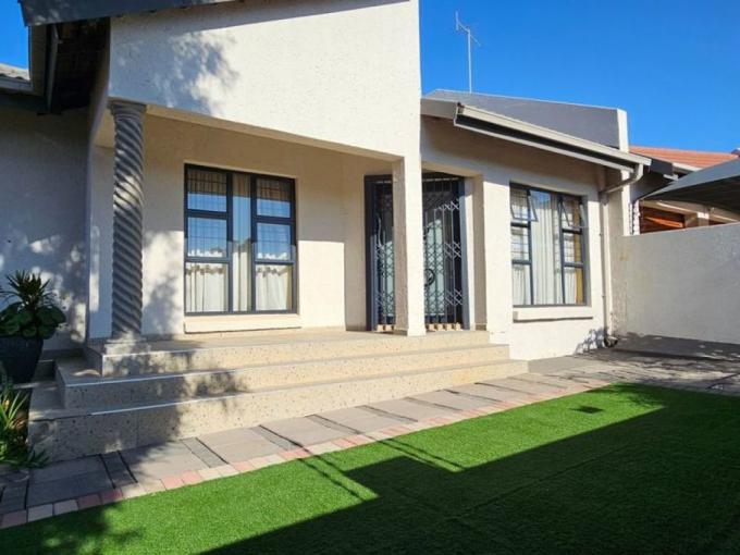 4 Bedroom House for Sale For Sale in Bendor - MR683627
