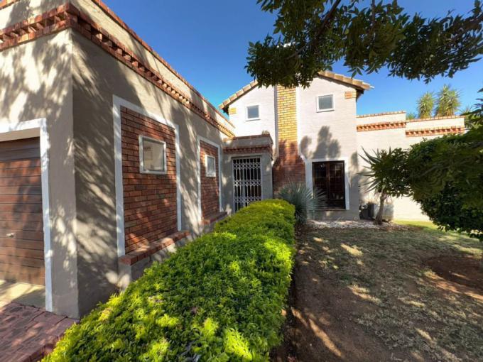 3 Bedroom Simplex for Sale For Sale in Waterval East - MR683643