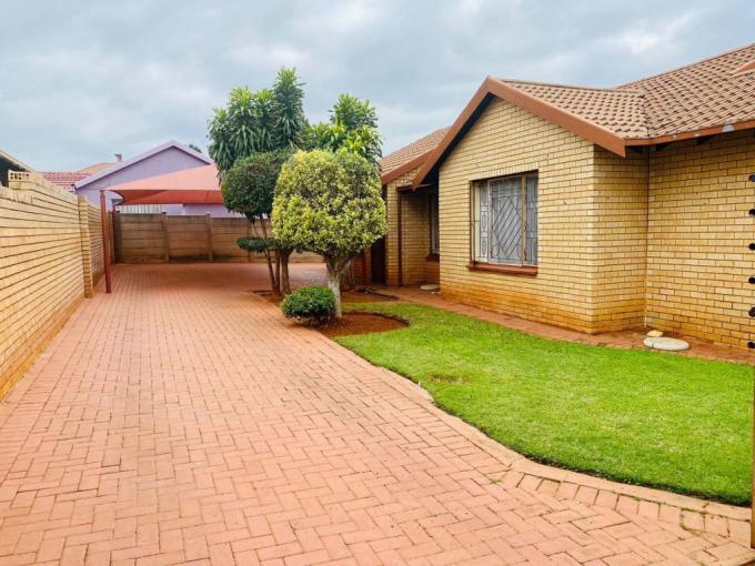 3 Bedroom House to Rent in Geelhoutpark - Property to rent - MR683648