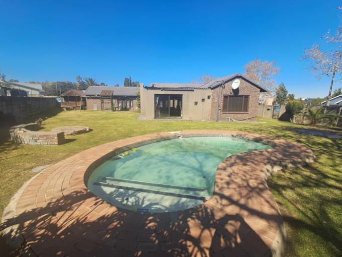 3 Bedroom House for Sale For Sale in Brackendowns - MR683675