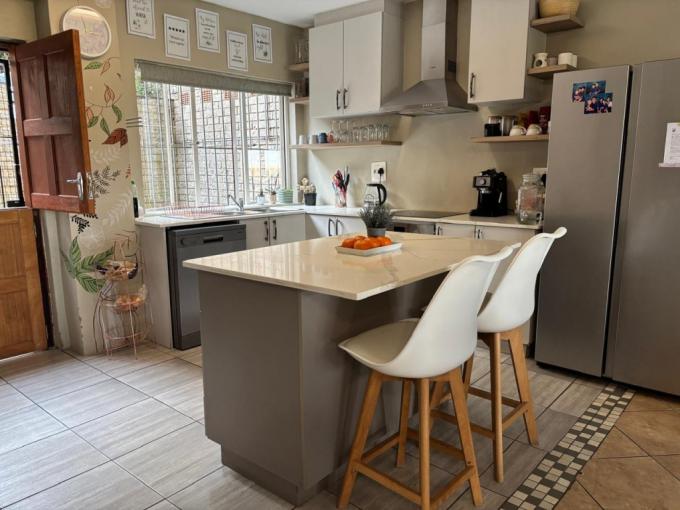 Simplex for Sale For Sale in Amanzimtoti  - MR683687