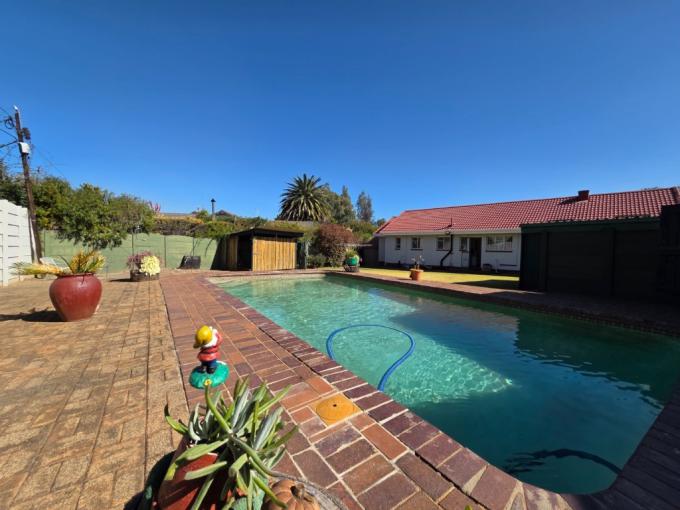 3 Bedroom House for Sale For Sale in Brackendowns - MR683703