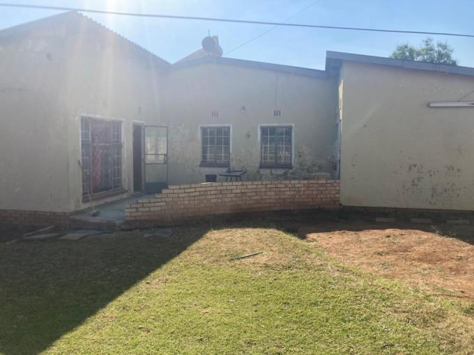 4 Bedroom House for Sale For Sale in Eldorado Park AH - MR683713