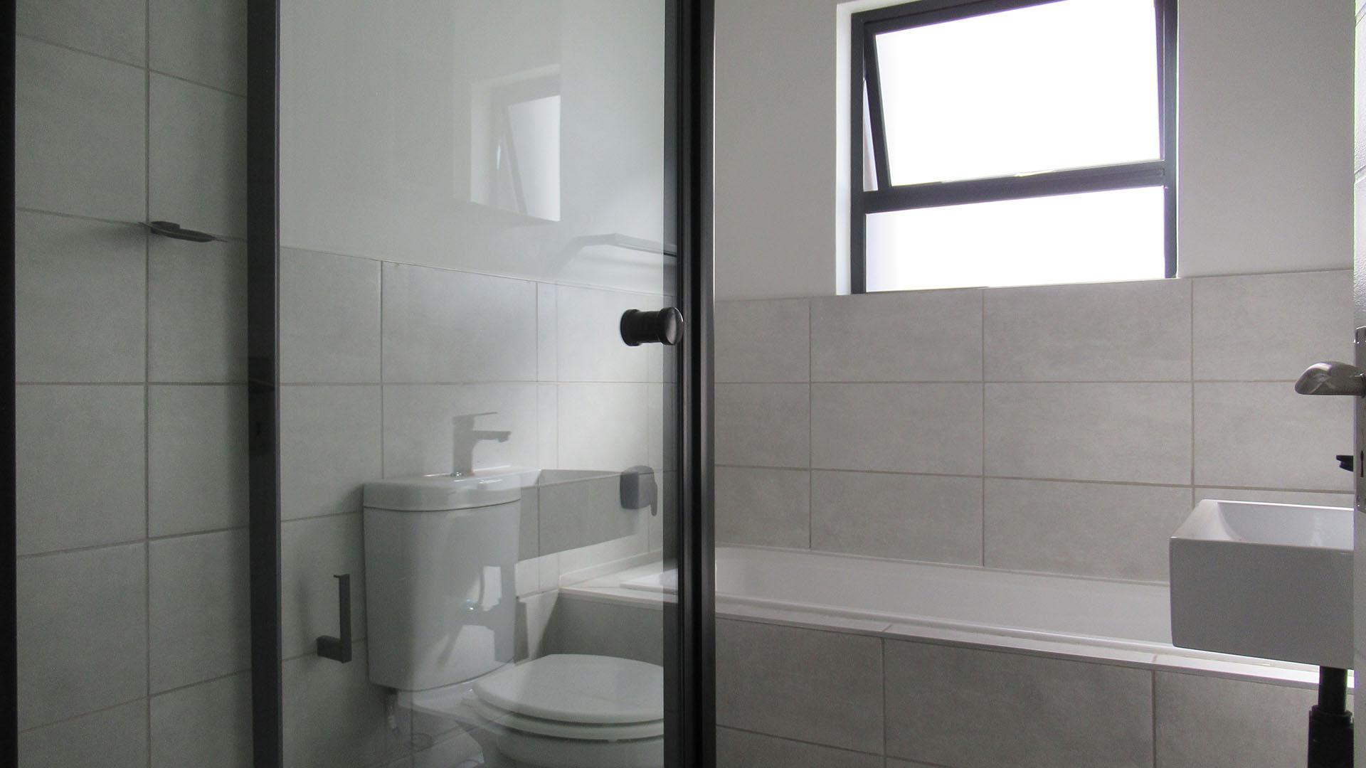 Bathroom 1 - 6 square meters of property in Homes Haven
