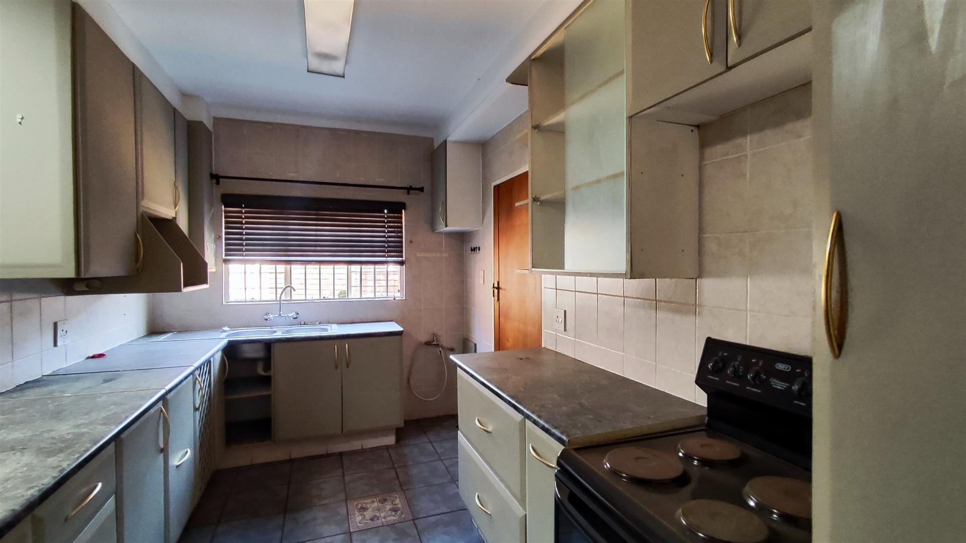 Kitchen - 14 square meters of property in Birchleigh North