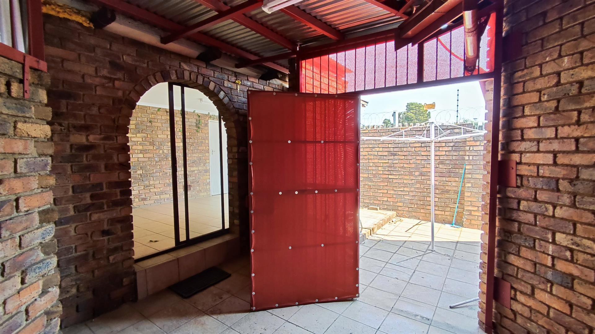 Patio - 44 square meters of property in Birchleigh North