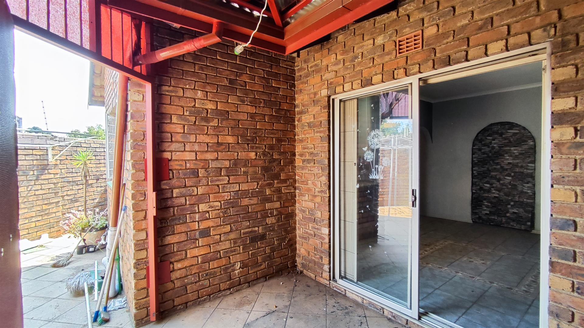 Patio - 44 square meters of property in Birchleigh North