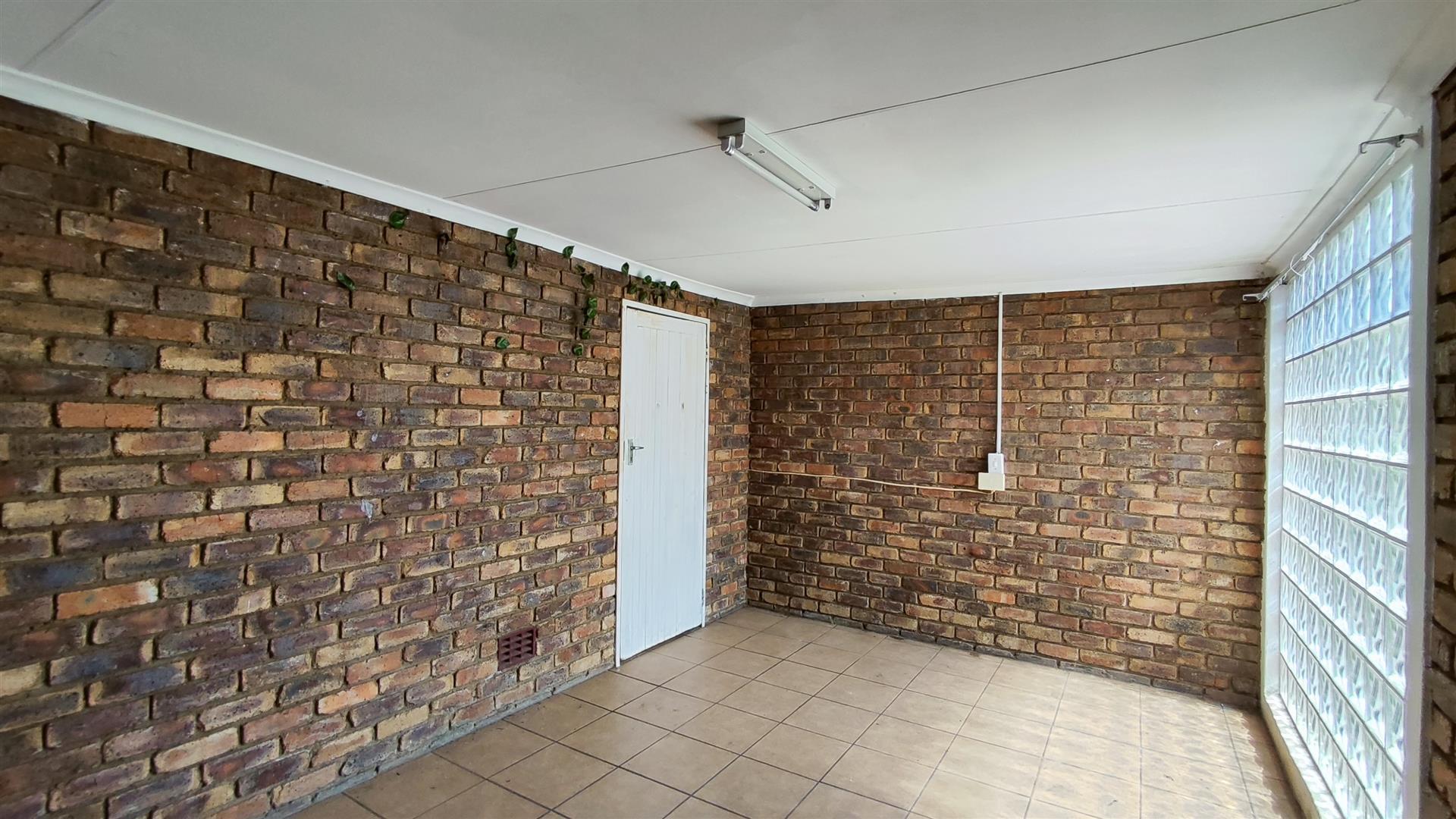 Flatlet - 19 square meters of property in Birchleigh North