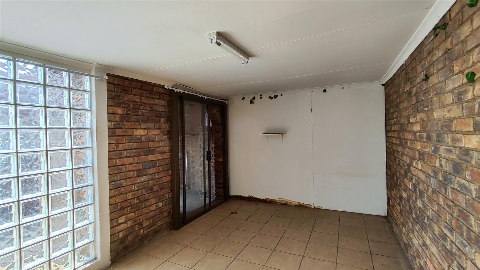 Flatlet - 19 square meters of property in Birchleigh North
