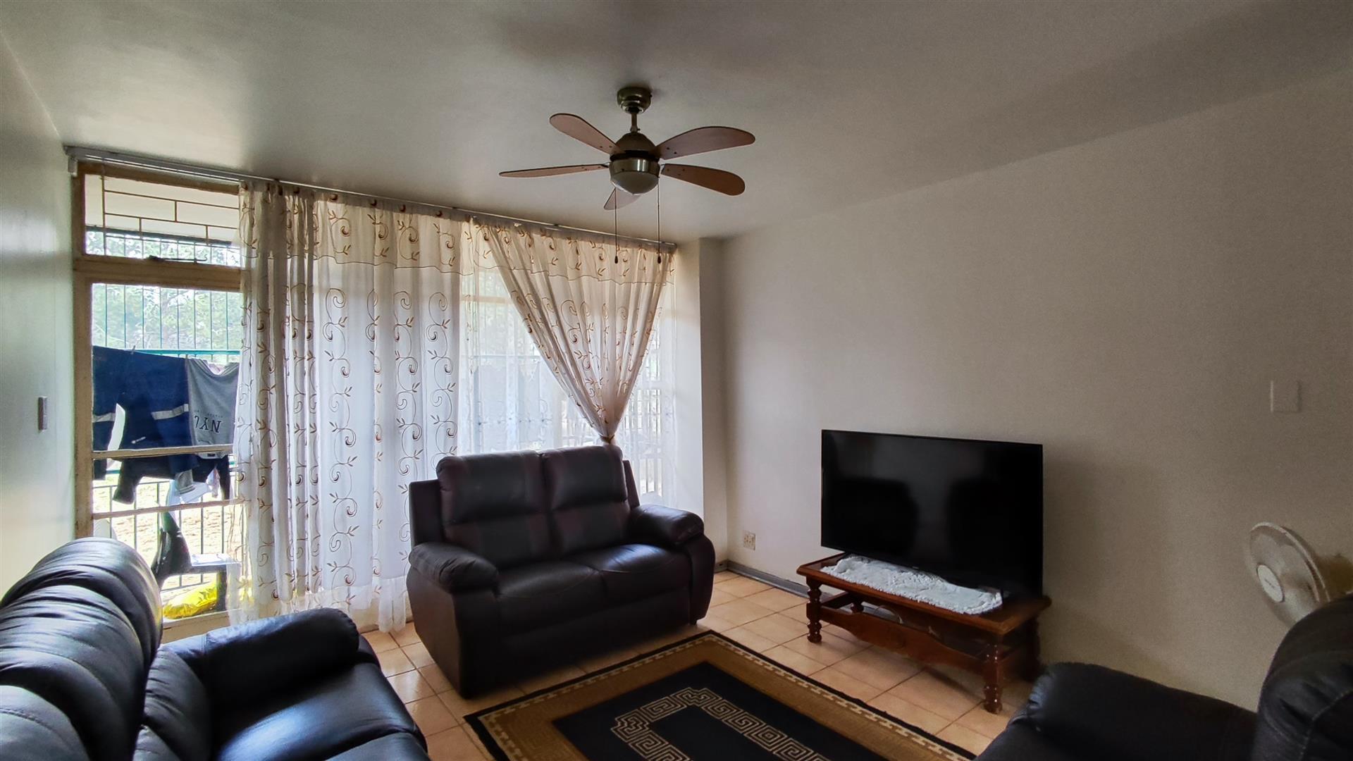 Lounges - 24 square meters of property in Vanderbijlpark