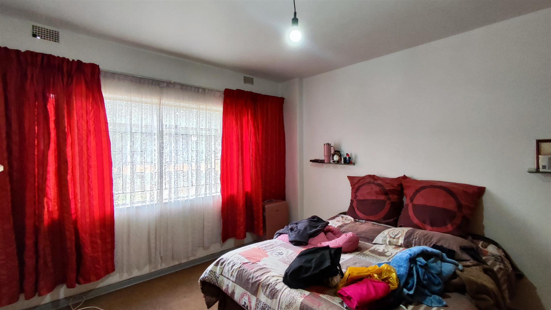 Bed Room 1 - 17 square meters of property in Vanderbijlpark