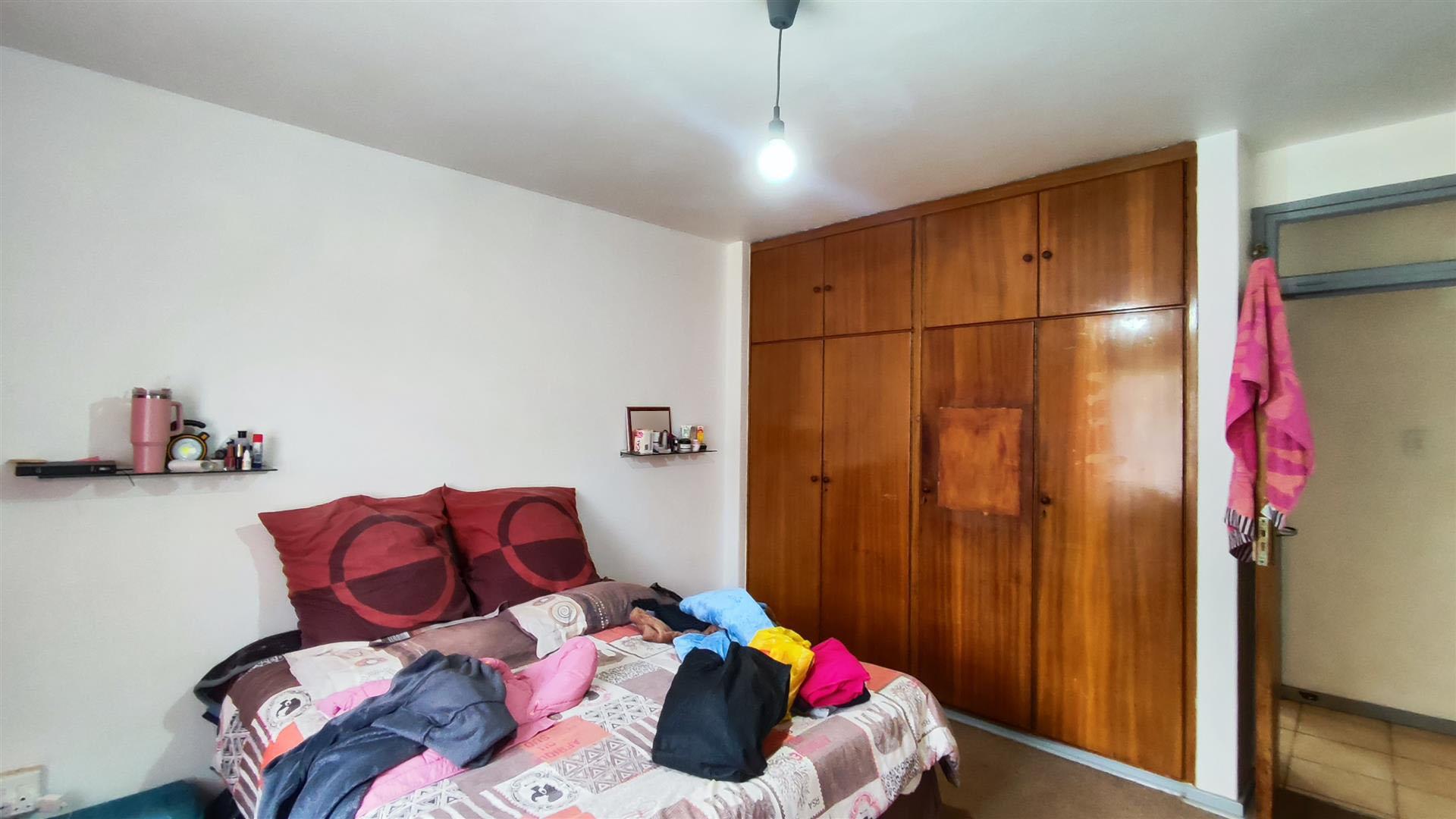 Bed Room 1 - 17 square meters of property in Vanderbijlpark