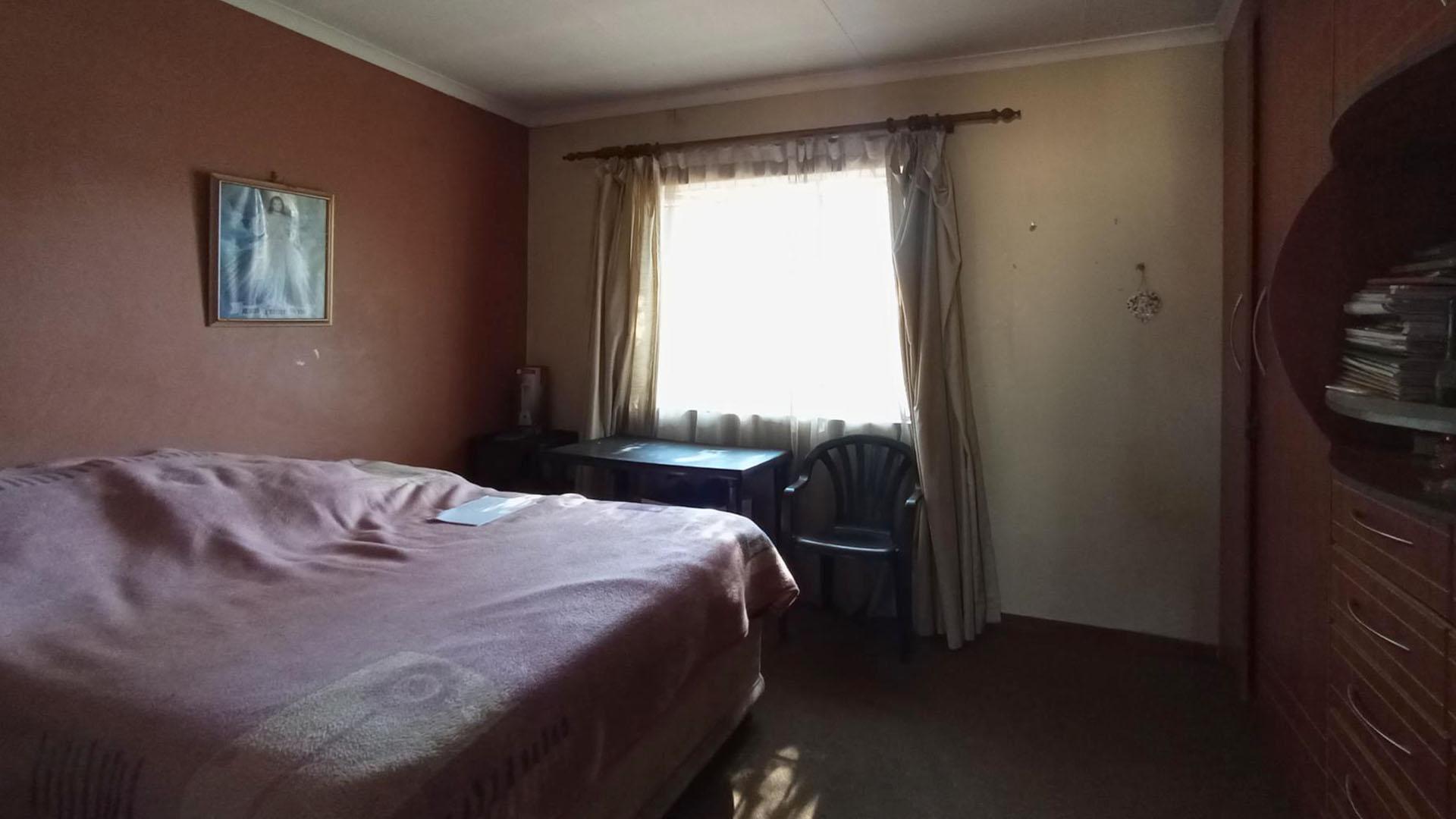 Main Bedroom - 13 square meters of property in Pierre van Ryneveld