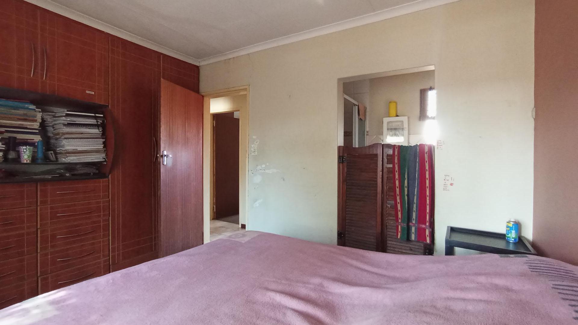 Main Bedroom - 13 square meters of property in Pierre van Ryneveld