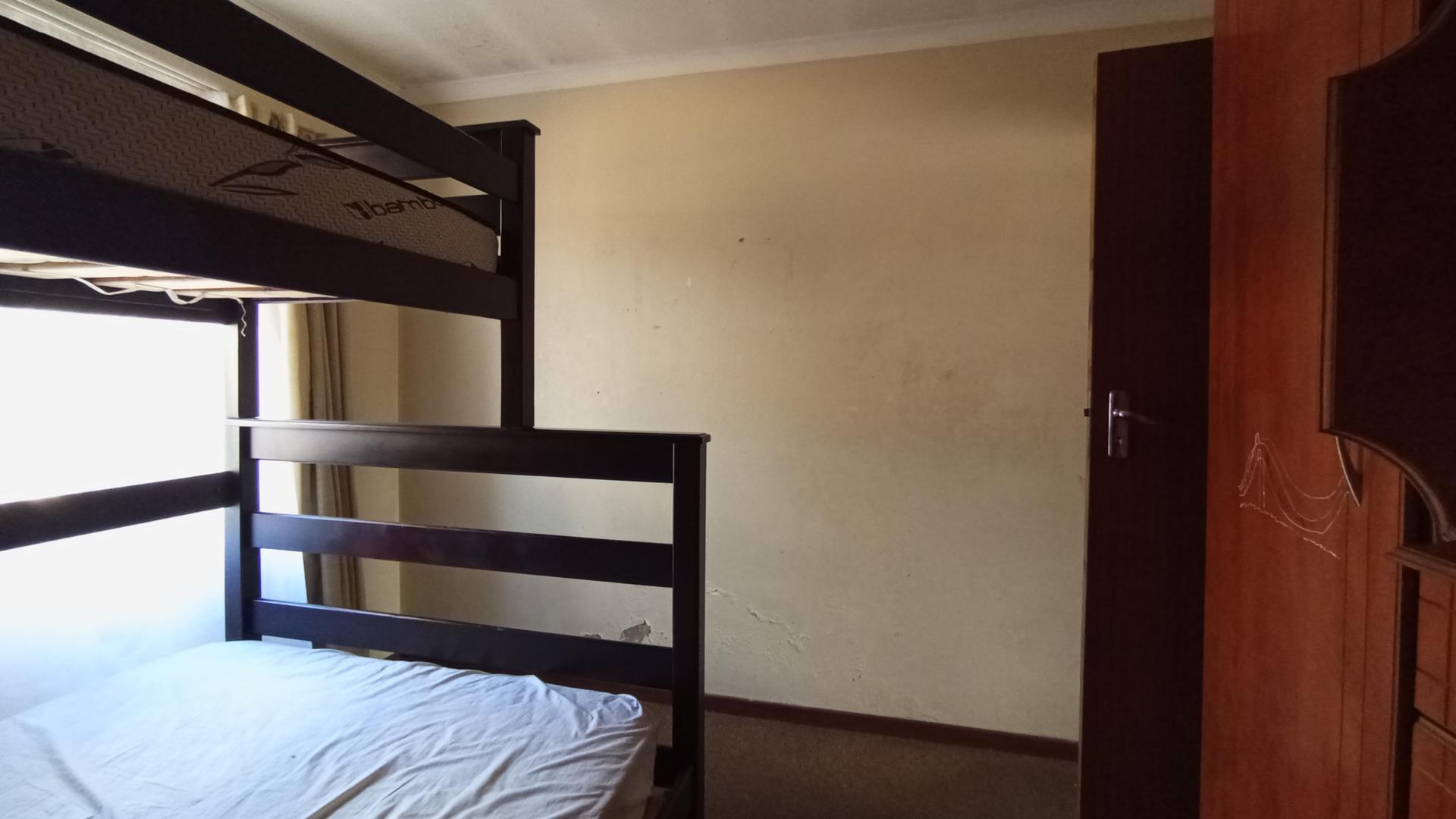 Bed Room 1 - 8 square meters of property in Pierre van Ryneveld