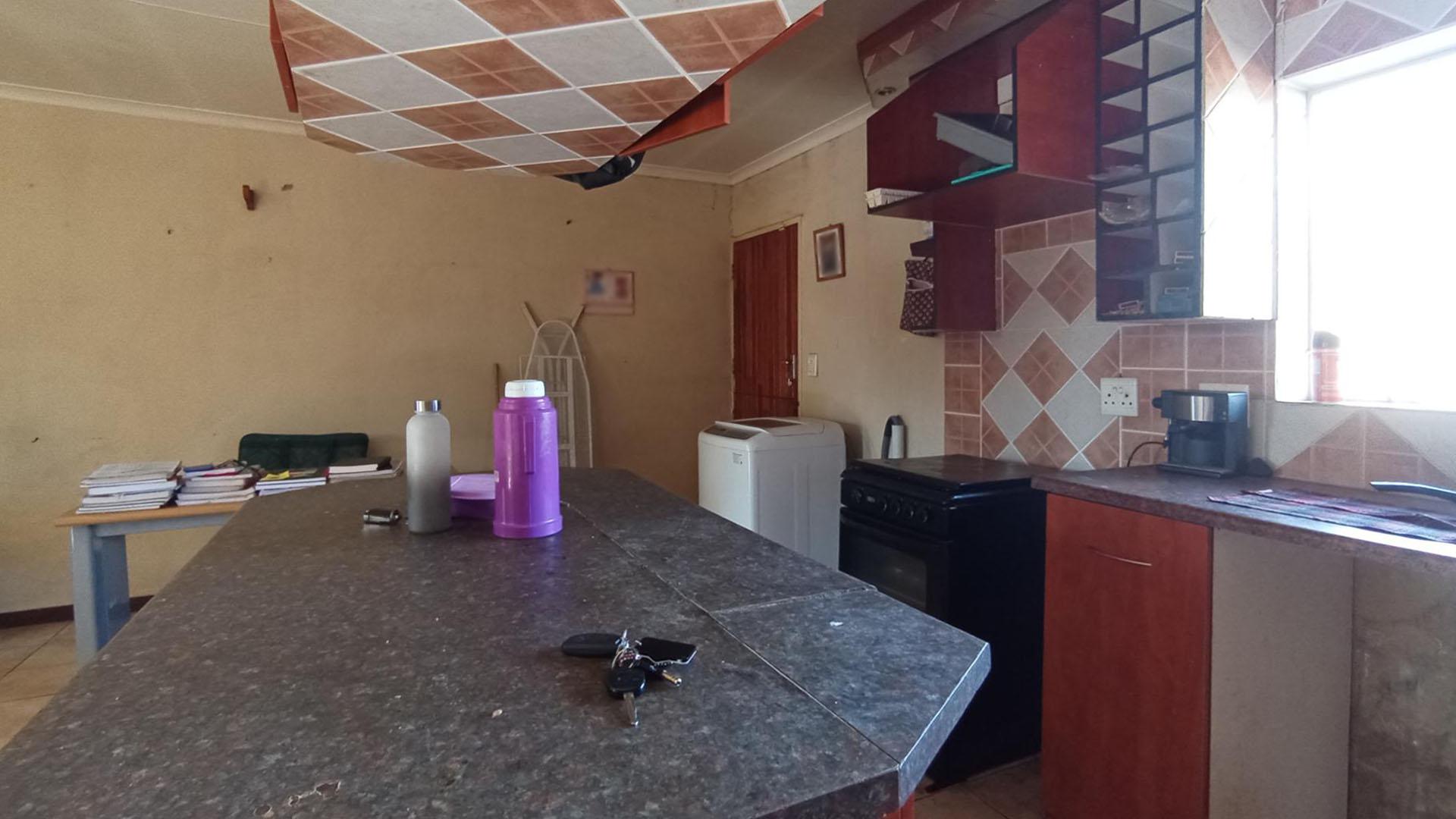 Kitchen - 10 square meters of property in Pierre van Ryneveld