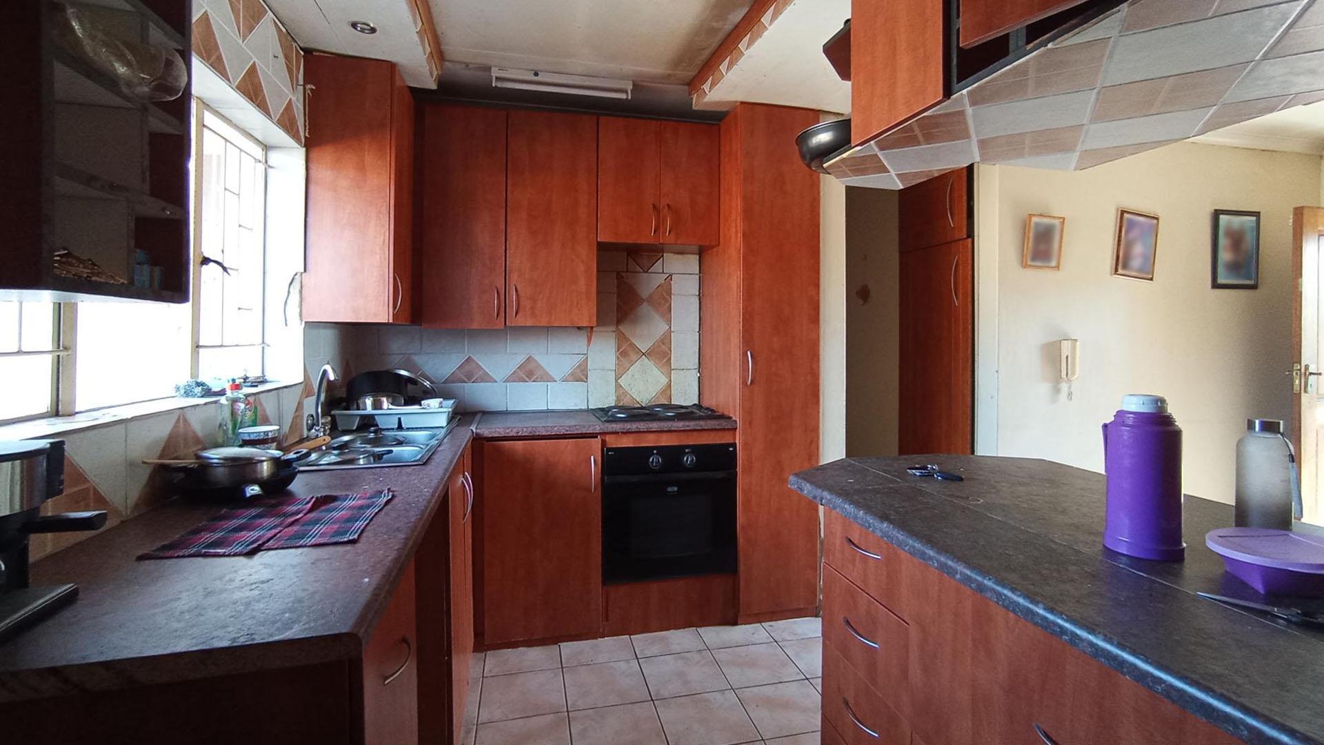 Kitchen - 10 square meters of property in Pierre van Ryneveld