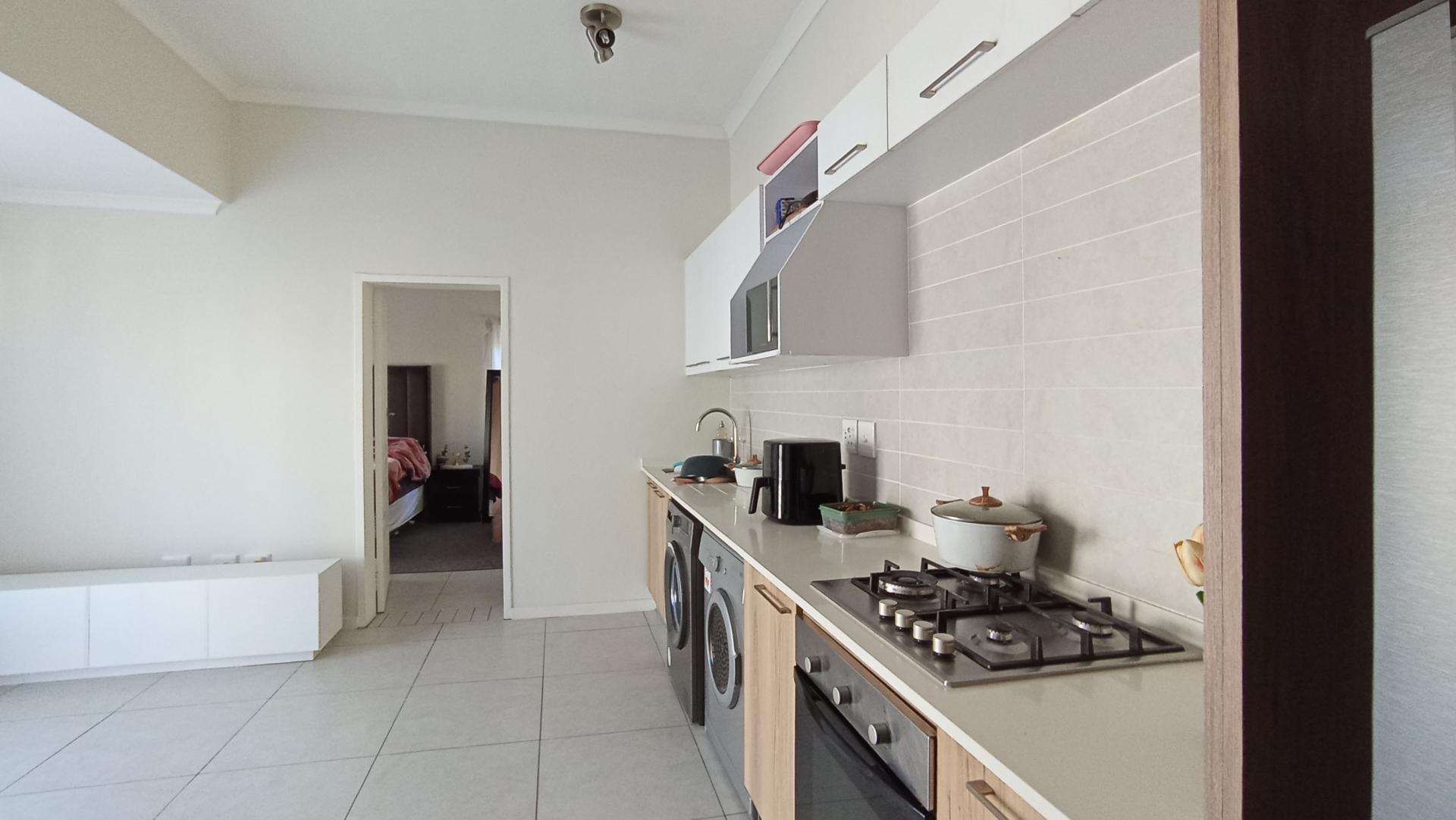 Kitchen - 10 square meters of property in Longlake 
